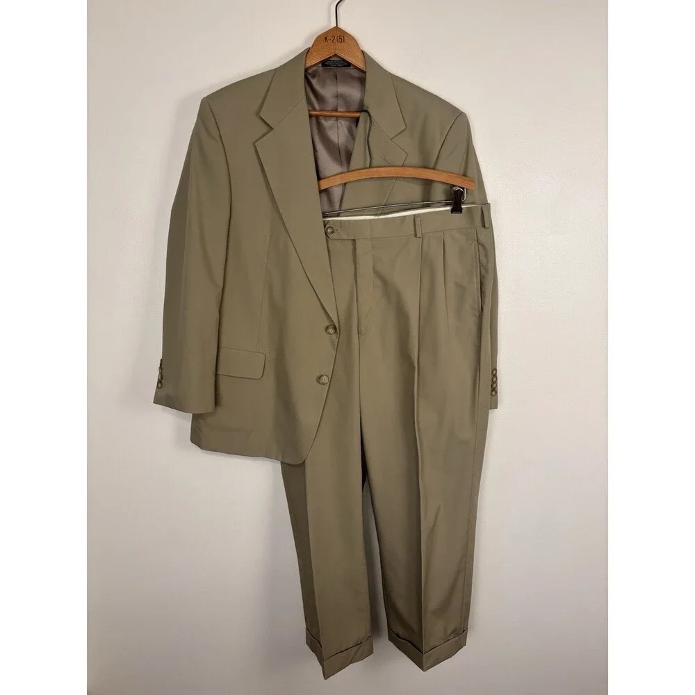Vintage Bowdon The Young Mens Shop Charlottesville VA Men’s Suit 44S Khaki Ivy